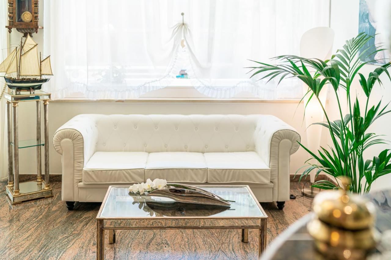 Hotel Alexander Бибионе Экстерьер фото